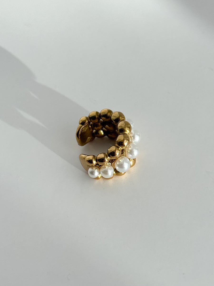 Ear cuff Golden Pearl Hug